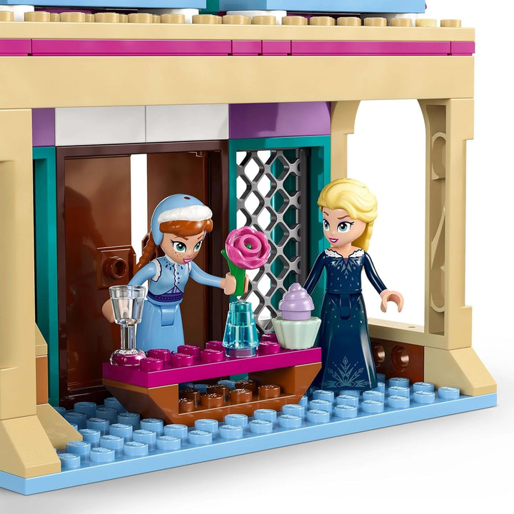 LEGO Ç€ Disney Frozen Castelul Arendelle, jucărie de prințesă cu mini păpuși ELSA, Anna și Olaf și o figură de pinguin, Playset fantezie, cadou pentru fete de la 5 ani 43265 Seturi de constructie Besuche den LEGO-Store