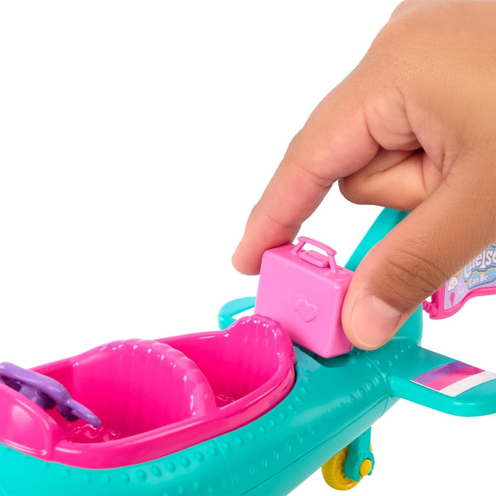 Barbie Chelsea Plane Doll And Playset - păpușă pilot, avion, mâner și accesorii pentru povești, roți de rulare și elice cu picior de floare, vârsta 3+, HTK38 Papusi Naty Shop
