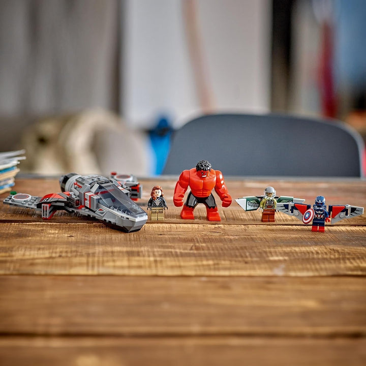 LEGO Marvel Showdown între Căpitanul America și Hulk Roșu, cadou pentru copii, set cu jet construibil, jucărie cu supereroi pentru băieți și fete de la 8 ani, jucărie de construit aventuri 76292 Seturi de constructie Besuche den LEGO-Store