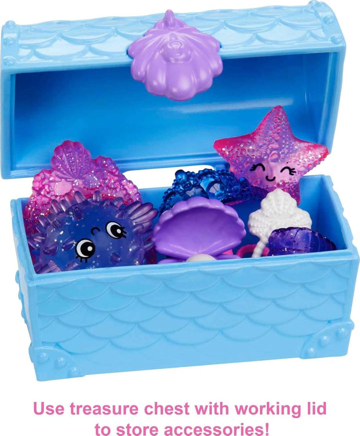 Barbie Mermaid Power, păpușă Chelsea, păpușă sirenă, Chelsea cu păr albastru și violet, coroană, coadă de sirenă, accesoriu, cadou pentru copii de la 3 ani, Hhg57 Papusi Naty Shop