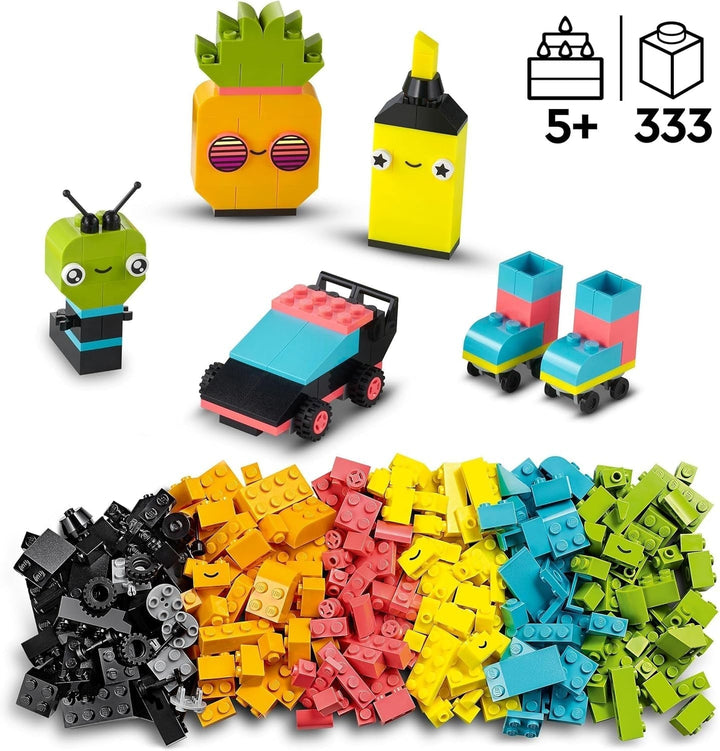 LEGO 11027 Classic Neon Creative Building Set, Brick Box Set, Jucărie de construcție cu modele: mașină, ananas, extraterestru, patine cu rotile, figuri și multe altele, pentru copii de la 5 ani în sus Seturi de constructie Besuche den LEGO-Store