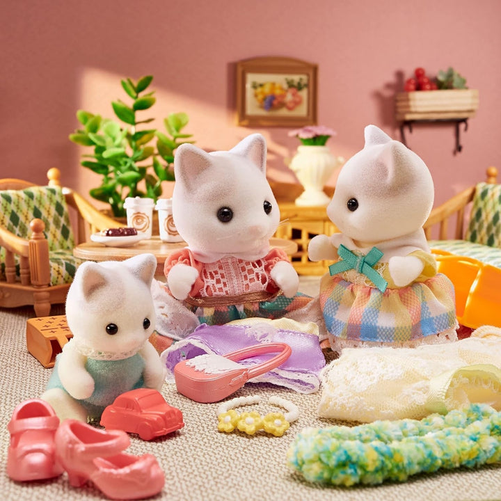 Sylvanian Families - 5738 Familia Milk Cat - Figuri pentru casa de păpuși Papusi Naty Shop