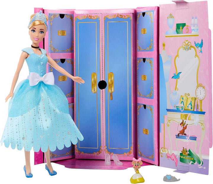Mattel DISNEY Princess Cinderella - Păpușă mobilă cu costum strălucitor, pantofi și diademă detașabile, păr pieptănabil pentru distracție la coafor, pentru copii de la 3 ani în sus, HLW06 Papusi Naty Shop Set de modă pentru păpușa Cenușăreasa