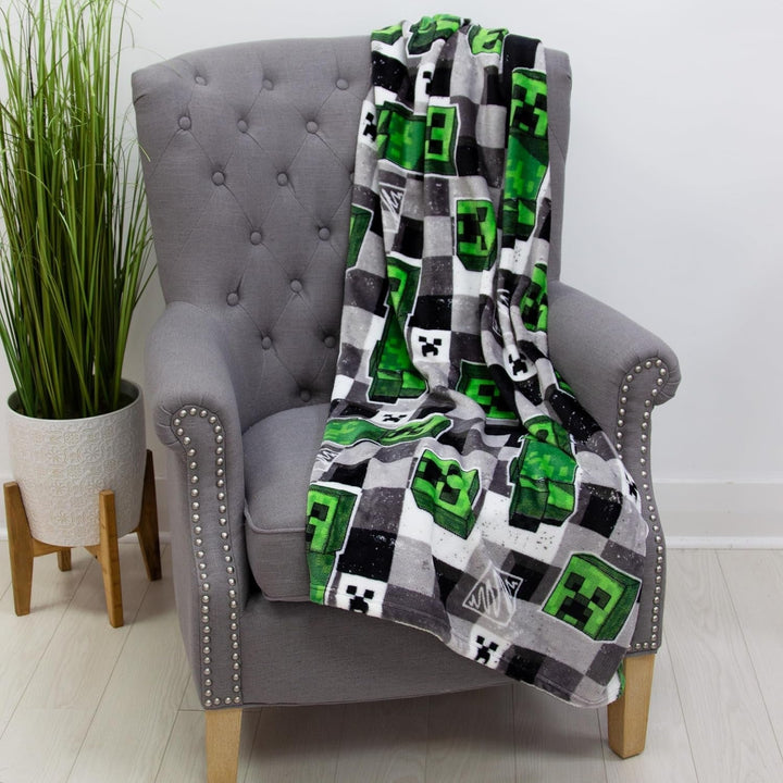 Character World Minecraft Oficial Fleece Pătură | Scribble Design Reversibil 2 fețe, Super Soft, Pătură caldă Paturi si Cuverturi Besuche den Character World-Store