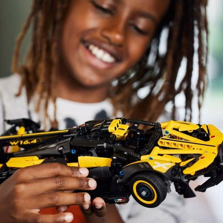 Mașină de curse LEGO Technic Bugatti, kit model mașină, jucărie mașină sport, set mașină iconică de colecționat, jucărie de construit de la 9 ani 42151 Seturi de constructie Besuche den LEGO-Store