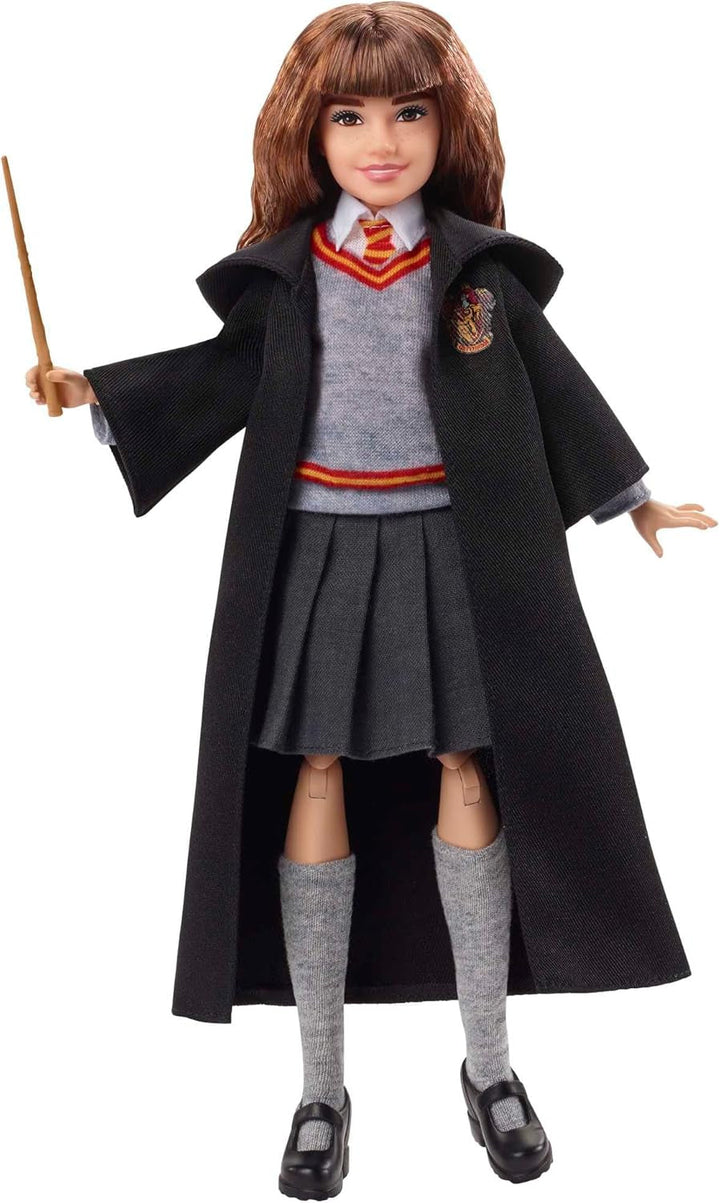 HARRY POTTER Hermione Granger - uniformă Hogwarts, halat Gryffindor și baghetă personalizată pentru fani și colecționari, 11 articulații pentru lupta împotriva lui Voldemord, vârsta 6+, FYM51 Papusi Naty Shop Pat de o persoană