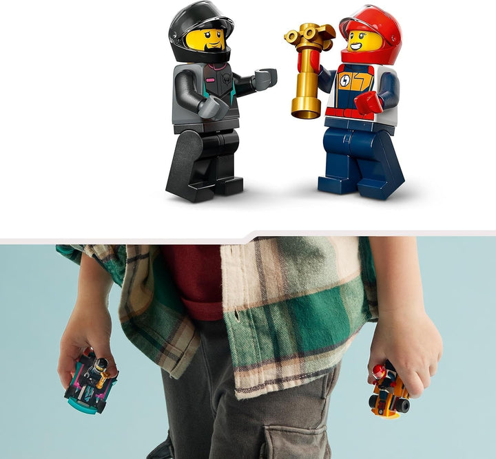 LEGO City Go-Karts cu piloți, set cu 2 minifigurine de piloți și mașini de curse, jucărie pentru mașini de la 5 ani pentru băieți și fete, cadou distractiv pentru copii 60400 Seturi de constructie Besuche den LEGO-Store