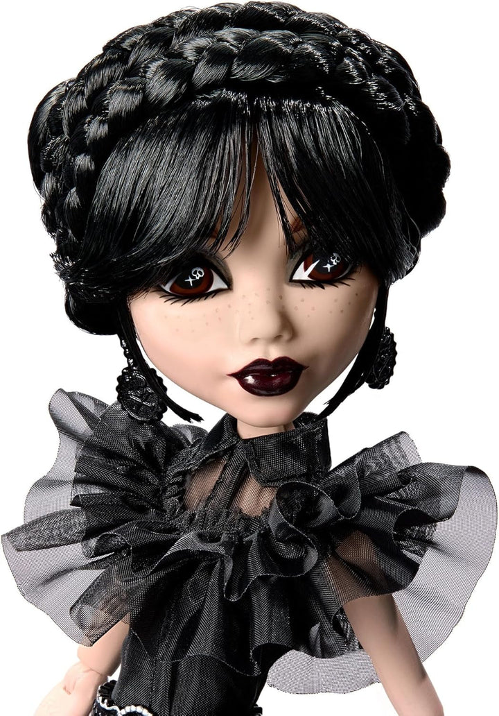 Păpușă Monster High Wednesday, figurină de colecție Rave'N Wednesday în rochie gotică neagră, inspirată de scena de dans, accesorii premium și suport pentru păpușă, HXJ03 Papusi Naty Shop
