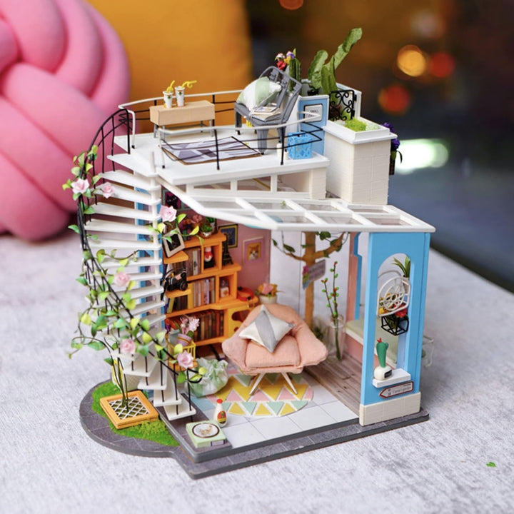 Robotime DG12 Rolife Dora'S Loft Casă de păpuși în miniatură din lemn, metal, țesătură și carton, dimensiuni: 23 X 16 X 26 cm, 248 de piese Casute de papusi Naty Shop