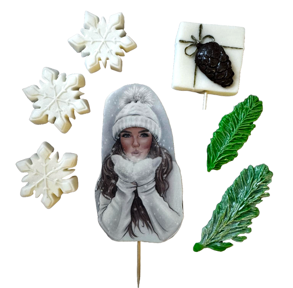 Set 7 decoratiuni comestibile din pasta de zahar, Beautiful Lady, caciula alba Decoratiuni din Pasta de Zahar Naty Shop