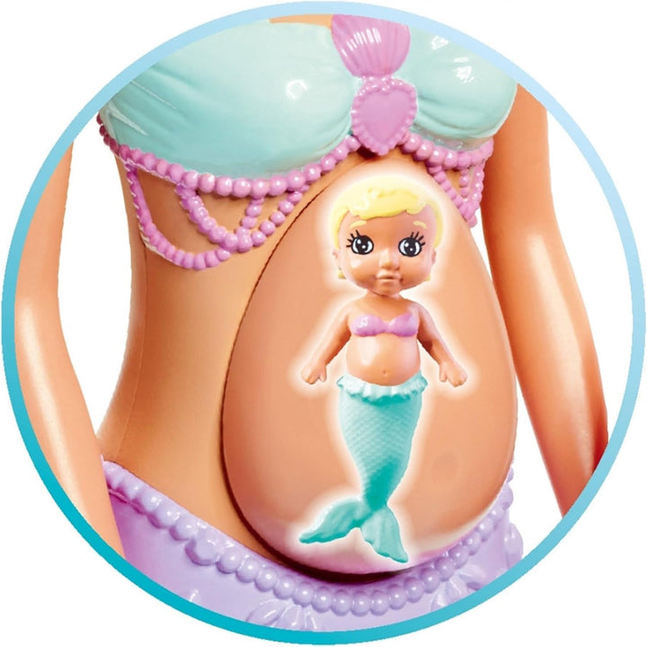 Simba 105733524 - Steffi Love Mermaid Family, păpușă ca sirenă însărcinată cu Kevin ca sirenă, cu pătuț pentru copil, 29cm păpuși dress-up, păpuși de joacă, pentru copii cu vârsta peste 3 ani Papusi Naty Shop