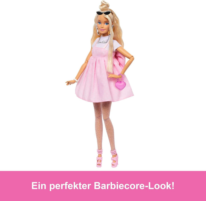 Păpușă Barbie Deluxe Style nr. 3 cu ținută Barbiecore, păr blond în coc înalt, rochie roz pastel cu fundiță supradimensionată și accesorii precum colanți Fishnet, HYV27 Papusi Naty Shop