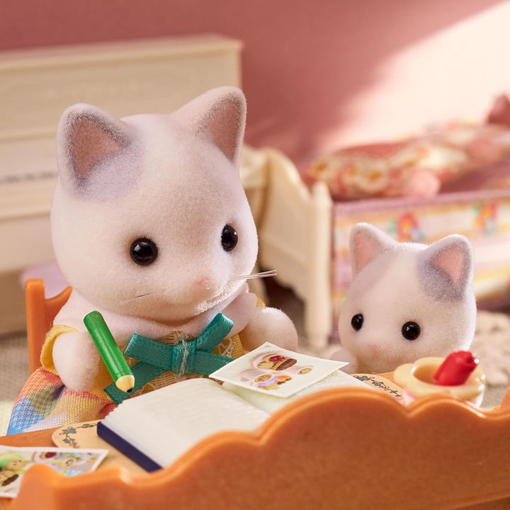 Sylvanian Families - 5738 Familia Milk Cat - Figuri pentru casa de păpuși Papusi Naty Shop