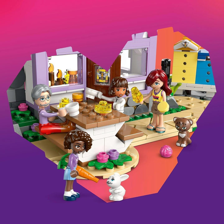 LEGO Friends House And Flower Garden The Beekeeper, set de construcție, set de joacă în natură, cadou pentru fete de la 12 ani, set cu model construibil, 4 minifigurine și figuri de animale, pisică și iepure 42669 Seturi de constructie Besuche den LEGO-Store