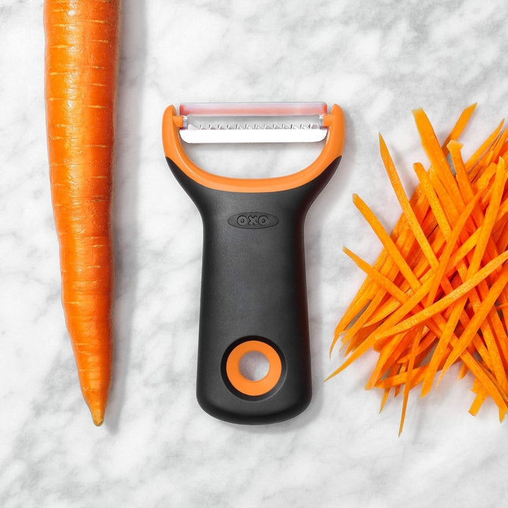 OXO Good Grips peeler cu funcție julienne, negru Peeler OXO