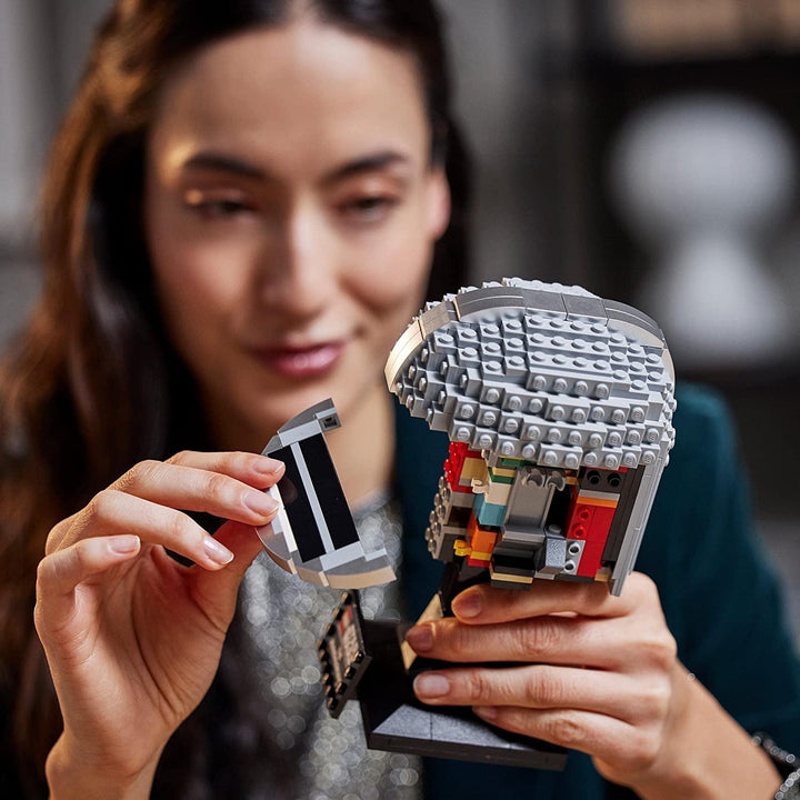 Model LEGO Star Wars Mandalorian Helmet, decorațiune de colecție pentru cameră și un cadou minunat pentru adulți, kit, bărbați, femei, mamă, tată, idee de cadou de colecție 75328 Seturi de constructie Besuche den LEGO-Store