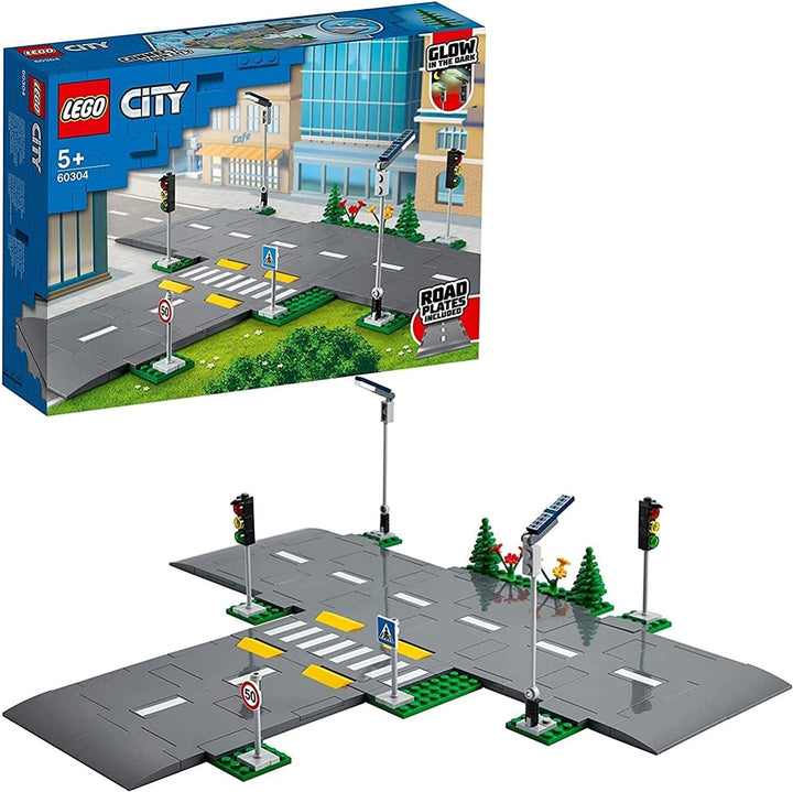 LEGO City Intersecție rutieră cu semafoare, set de construcție cu cărămizi care strălucesc în întuneric 60304 Seturi de constructie Besuche den LEGO-Store Singur