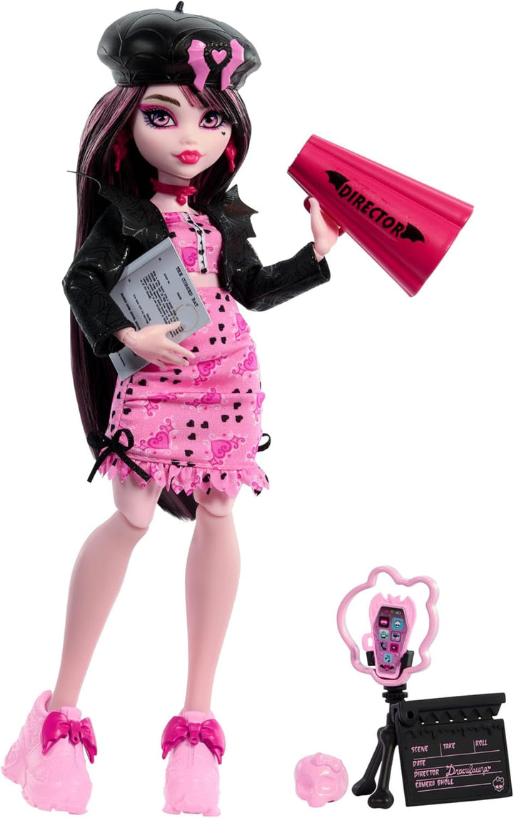 Păpușă Monster High Draculaura cu animalul ei de companie, pisica liliac Count Fabulous, și accesorii precum rucsac, carte de vrăji, cutie Bento și multe altele, HRP64 Papusi Naty Shop Tema clubului de film